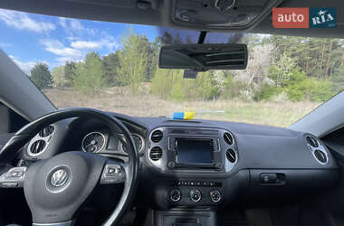 Внедорожник / Кроссовер Volkswagen Tiguan 2016 в 
