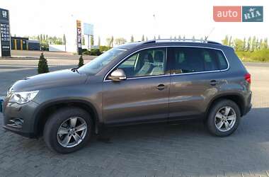 Внедорожник / Кроссовер Volkswagen Tiguan 2011 в Черновцах