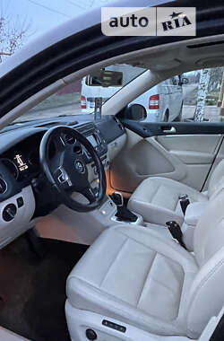 Внедорожник / Кроссовер Volkswagen Tiguan 2013 в Херсоне