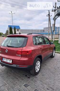 Внедорожник / Кроссовер Volkswagen Tiguan 2015 в Житомире