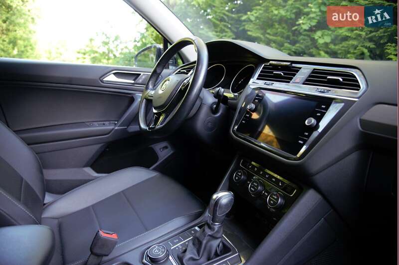 Внедорожник / Кроссовер Volkswagen Tiguan 2017 в Львове