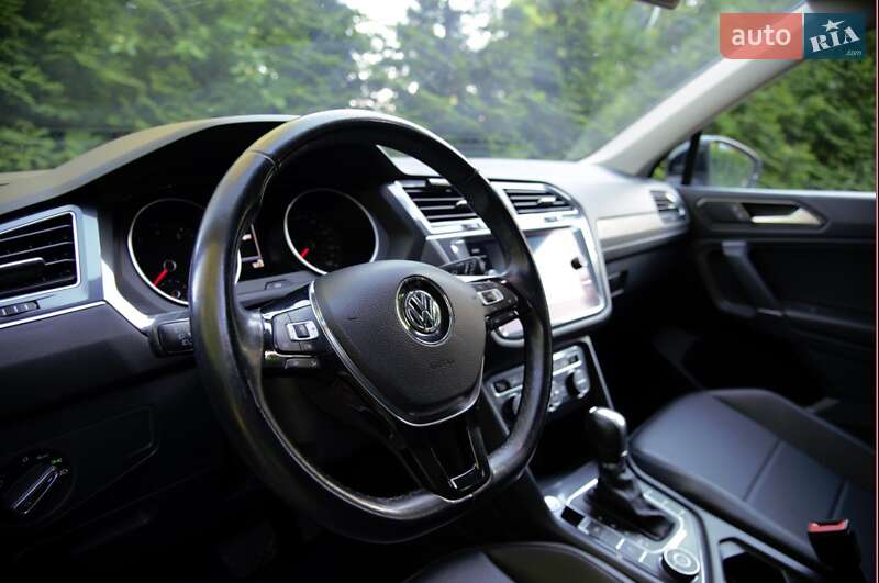 Внедорожник / Кроссовер Volkswagen Tiguan 2017 в Львове