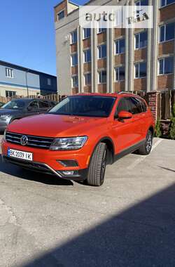 Позашляховик / Кросовер Volkswagen Tiguan 2018 в Рівному