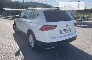 Внедорожник / Кроссовер Volkswagen Tiguan 2017 в Ровно