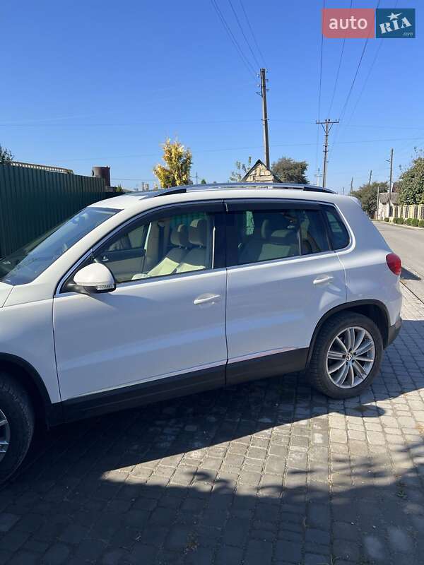 Внедорожник / Кроссовер Volkswagen Tiguan 2012 в Каменец-Подольском