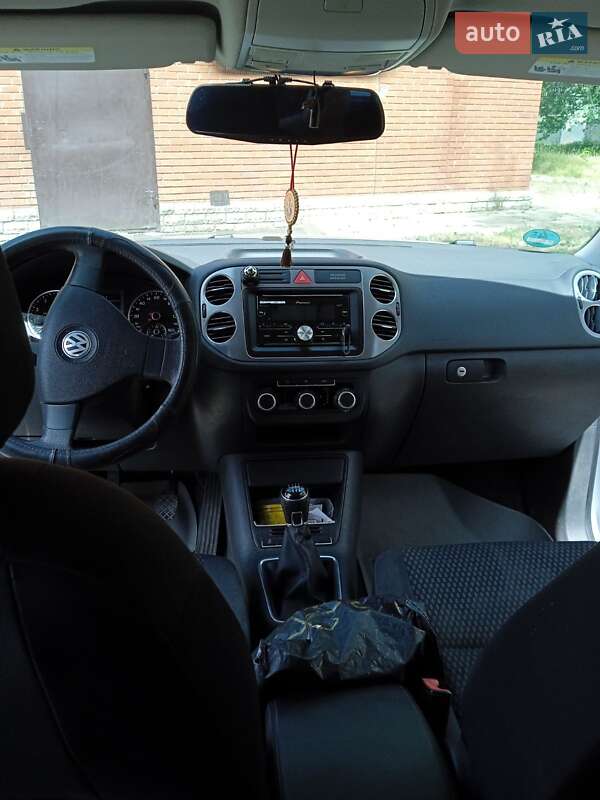 Внедорожник / Кроссовер Volkswagen Tiguan 2010 в Полтаве
