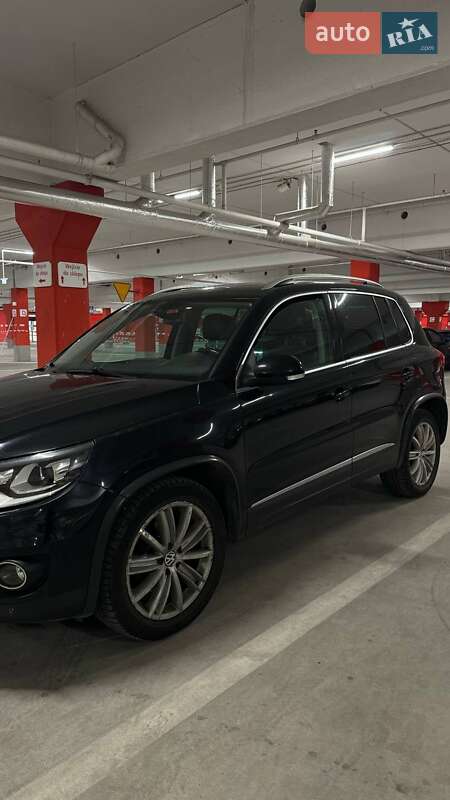 Внедорожник / Кроссовер Volkswagen Tiguan 2011 в Хмельницком