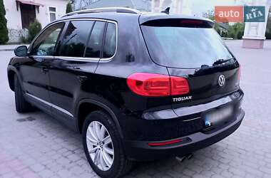 Внедорожник / Кроссовер Volkswagen Tiguan 2011 в 