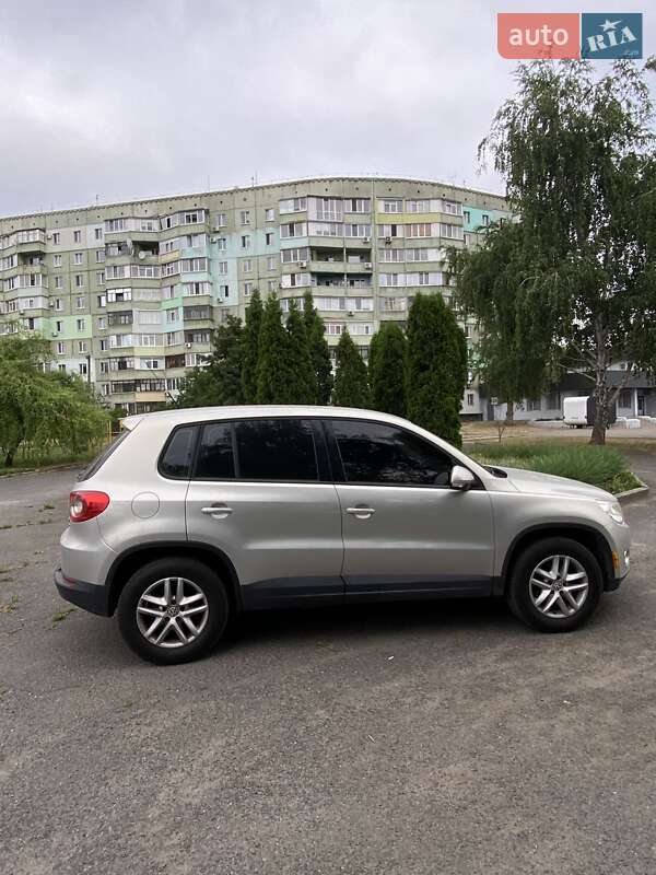 Внедорожник / Кроссовер Volkswagen Tiguan 2011 в Полтаве