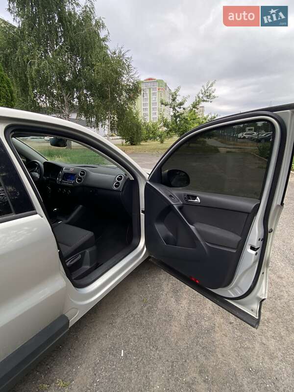 Внедорожник / Кроссовер Volkswagen Tiguan 2011 в Полтаве