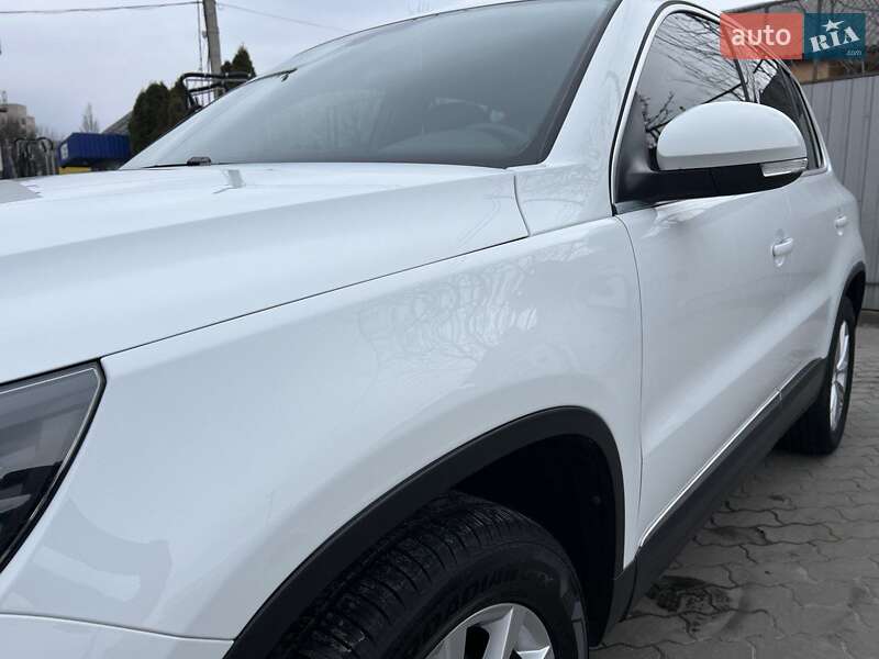 Внедорожник / Кроссовер Volkswagen Tiguan 2015 в Луцке