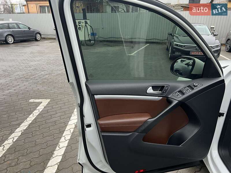 Внедорожник / Кроссовер Volkswagen Tiguan 2015 в Луцке