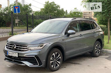 Внедорожник / Кроссовер Volkswagen Tiguan 2022 в Одессе