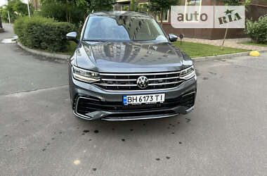 Внедорожник / Кроссовер Volkswagen Tiguan 2022 в Одессе