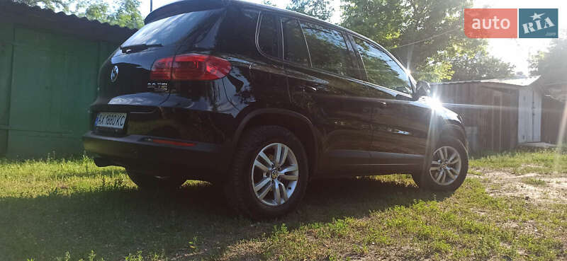 Внедорожник / Кроссовер Volkswagen Tiguan 2011 в Харькове
