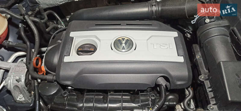 Внедорожник / Кроссовер Volkswagen Tiguan 2011 в Харькове