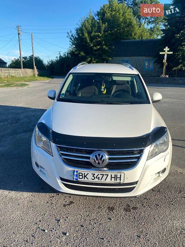 Позашляховик / Кросовер Volkswagen Tiguan 2011 в Житомирі