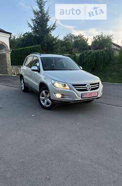 Внедорожник / Кроссовер Volkswagen Tiguan 2010 в Долине