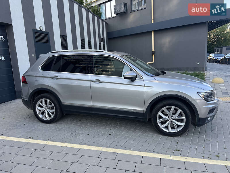 Внедорожник / Кроссовер Volkswagen Tiguan 2017 в Львове