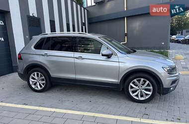 Внедорожник / Кроссовер Volkswagen Tiguan 2017 в 