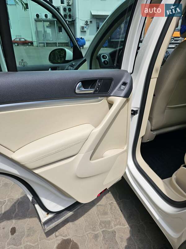 Внедорожник / Кроссовер Volkswagen Tiguan 2011 в Львове