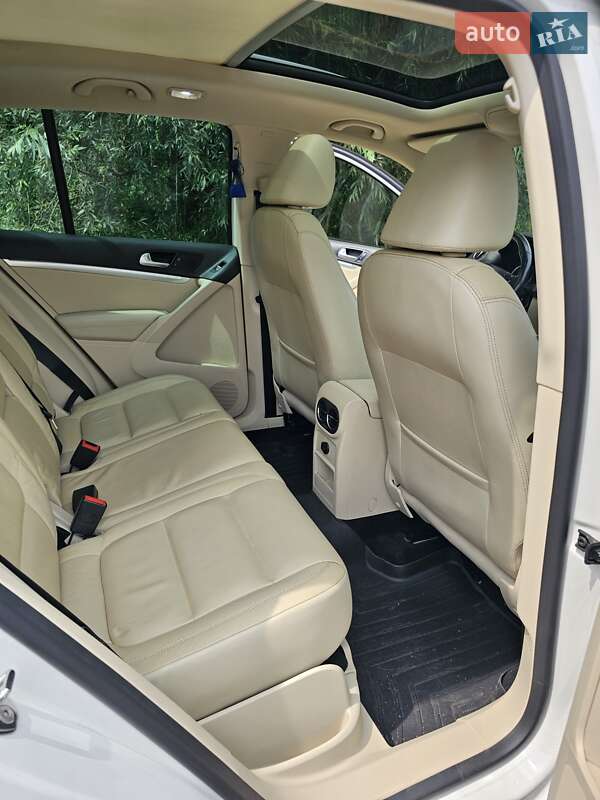 Внедорожник / Кроссовер Volkswagen Tiguan 2011 в Львове