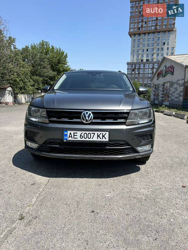 Внедорожник / Кроссовер Volkswagen Tiguan 2017 в 