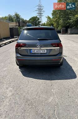 Внедорожник / Кроссовер Volkswagen Tiguan 2017 в 