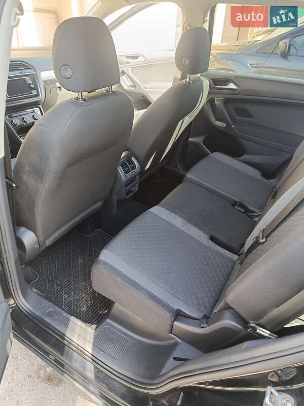 Внедорожник / Кроссовер Volkswagen Tiguan 2017 в Хотове