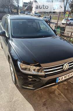 Внедорожник / Кроссовер Volkswagen Tiguan 2017 в Хотове