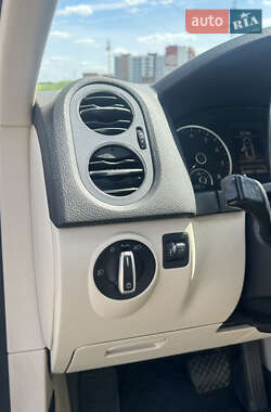 Внедорожник / Кроссовер Volkswagen Tiguan 2012 в 
