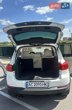 Внедорожник / Кроссовер Volkswagen Tiguan 2012 в 