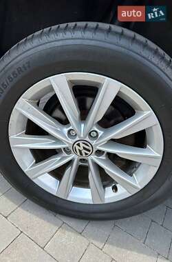 Внедорожник / Кроссовер Volkswagen Tiguan 2013 в 