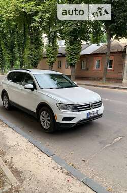 Внедорожник / Кроссовер Volkswagen Tiguan 2018 в Сумах