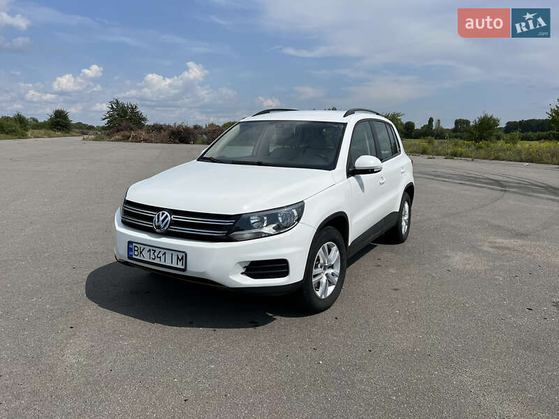 Позашляховик / Кросовер Volkswagen Tiguan 2015 в Ізяславі