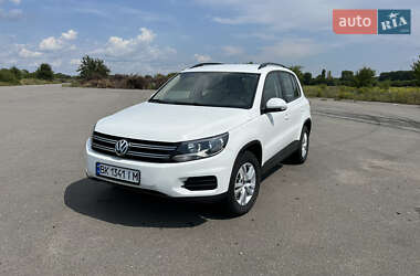 Внедорожник / Кроссовер Volkswagen Tiguan 2015 в 