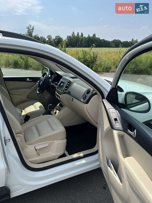 Позашляховик / Кросовер Volkswagen Tiguan 2015 в Ізяславі