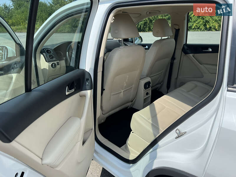 Позашляховик / Кросовер Volkswagen Tiguan 2015 в Ізяславі