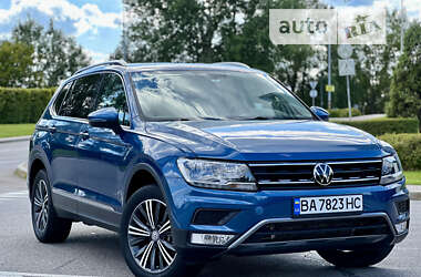 Внедорожник / Кроссовер Volkswagen Tiguan 2017 в Киеве