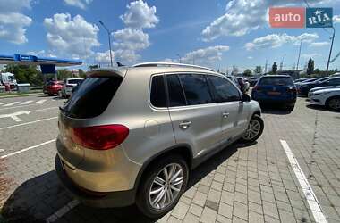 Внедорожник / Кроссовер Volkswagen Tiguan 2013 в 