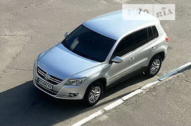 Внедорожник / Кроссовер Volkswagen Tiguan 2011 в Харькове