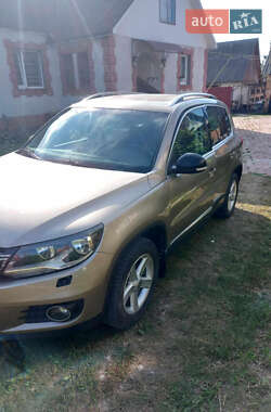 Внедорожник / Кроссовер Volkswagen Tiguan 2011 в 