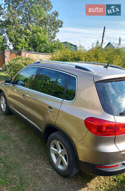 Внедорожник / Кроссовер Volkswagen Tiguan 2011 в 