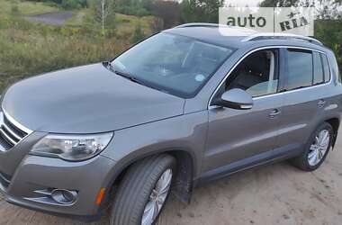 Внедорожник / Кроссовер Volkswagen Tiguan 2010 в Коростене