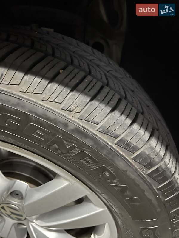 Внедорожник / Кроссовер Volkswagen Tiguan 2015 в Киеве