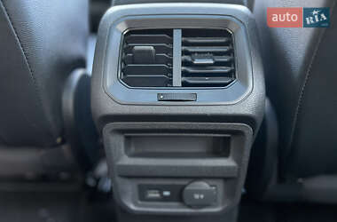 Внедорожник / Кроссовер Volkswagen Tiguan 2019 в 