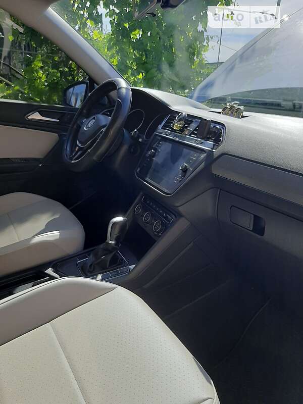 Внедорожник / Кроссовер Volkswagen Tiguan 2017 в Лохвице