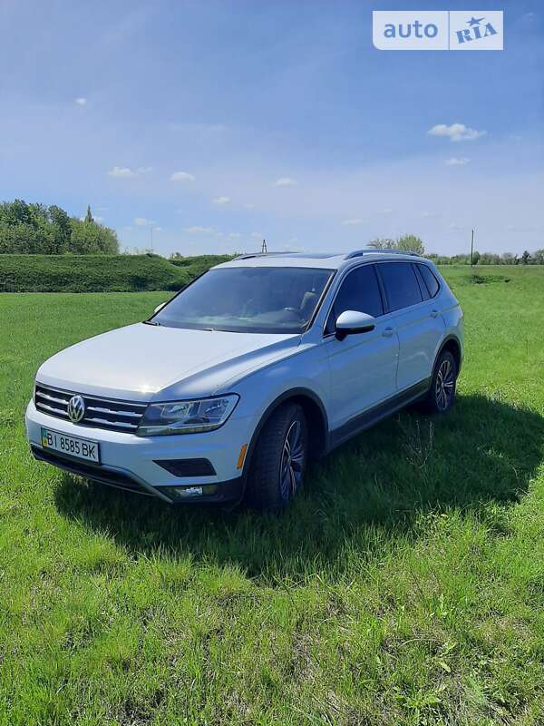 Внедорожник / Кроссовер Volkswagen Tiguan 2017 в Лохвице