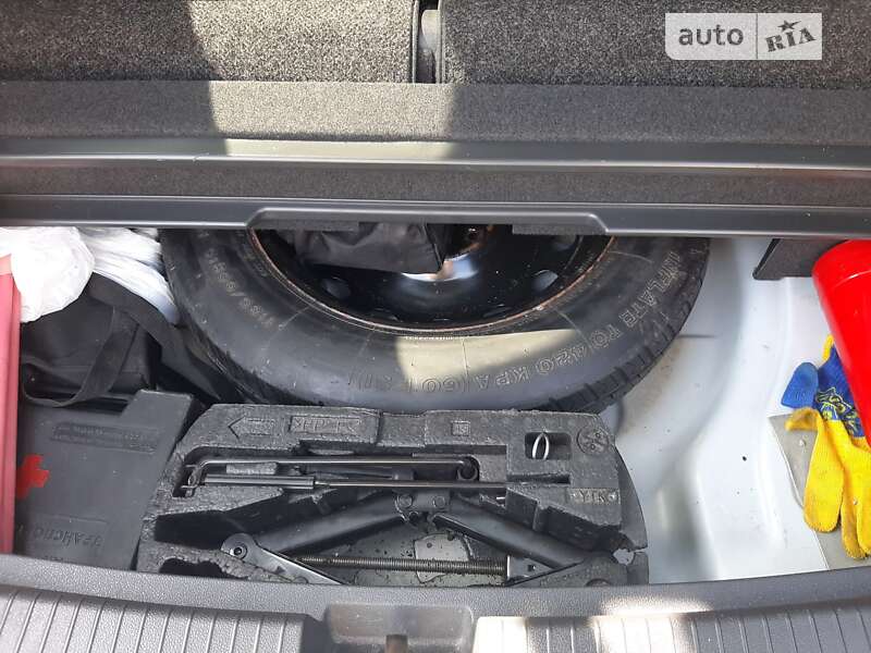 Внедорожник / Кроссовер Volkswagen Tiguan 2017 в Лохвице