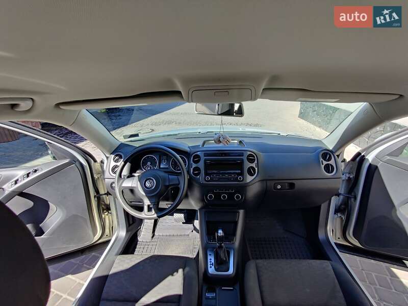 Внедорожник / Кроссовер Volkswagen Tiguan 2011 в Первомайске